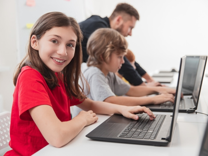 8 lợi ích của việc cho trẻ học lập trình Robot từ nhỏ mang lại